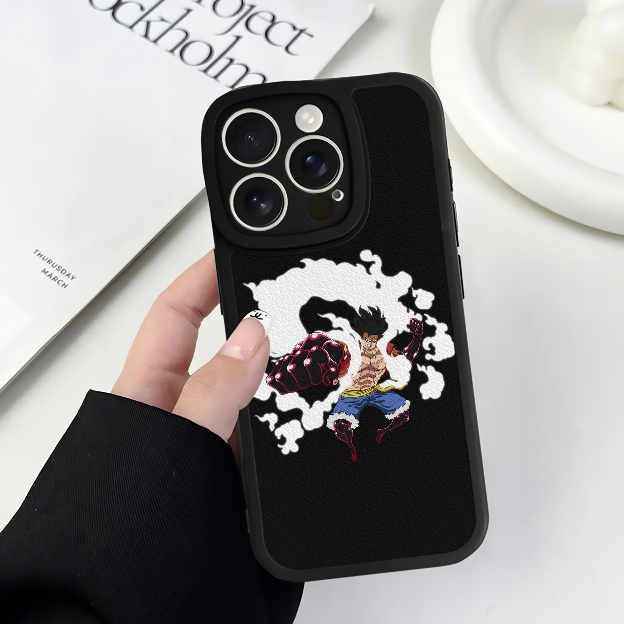 （画像用） ワンピース モンキー・D・ルフィ ONE PIECE Monkey D. Luffy 【iPhone 16シリーズ対応】シリコンスマホケース（レザー調） 材質：シリコン